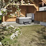 Im Obstgarten 샬레 Lengau