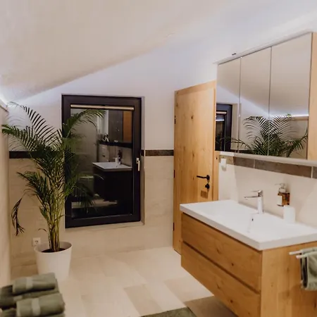 Im Obstgarten Lengau