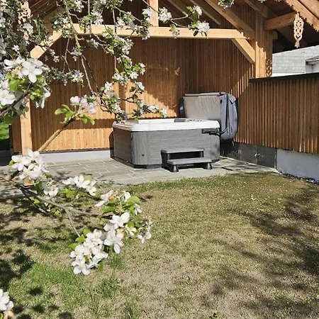 Im Obstgarten Horská chata Lengau