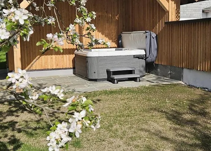Im Obstgarten Alpstuga Lengau